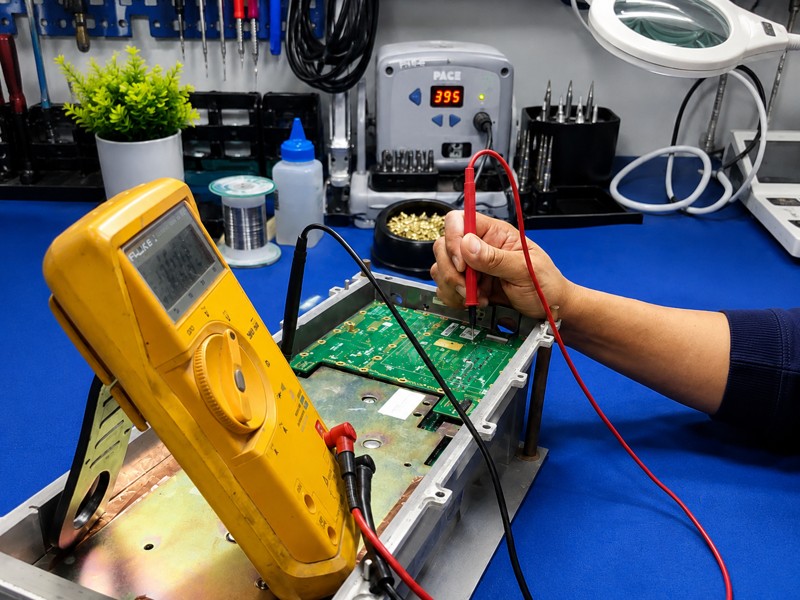 RF power amplifier repair and testing at S2C2 Satcom